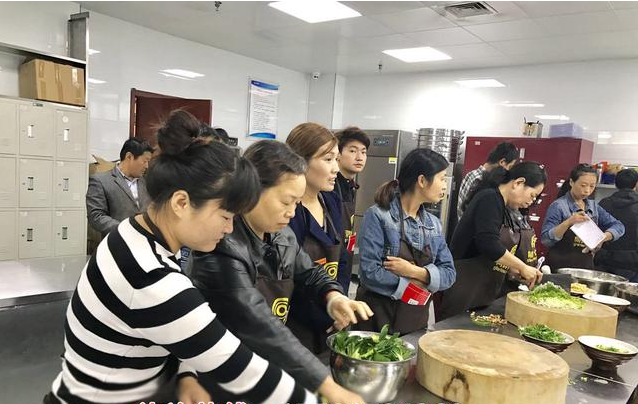 同辉餐饮左左香肉夹馍技术一对一现场教学